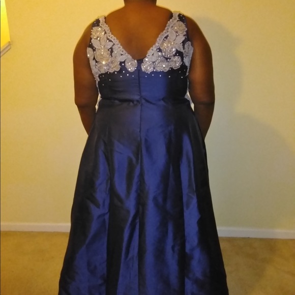 Blue ball gown - Picture 2 of 2